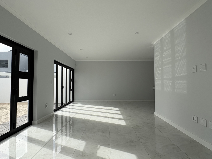 5 Bedroom Property for Sale in Sandown Western Cape